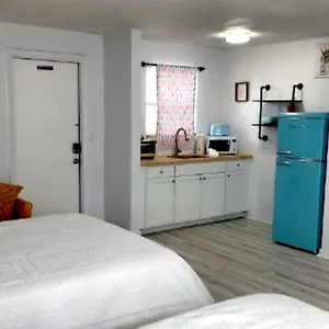 https://pineapple-shores-inn-unit-1.thedaytonabeachhotels.com